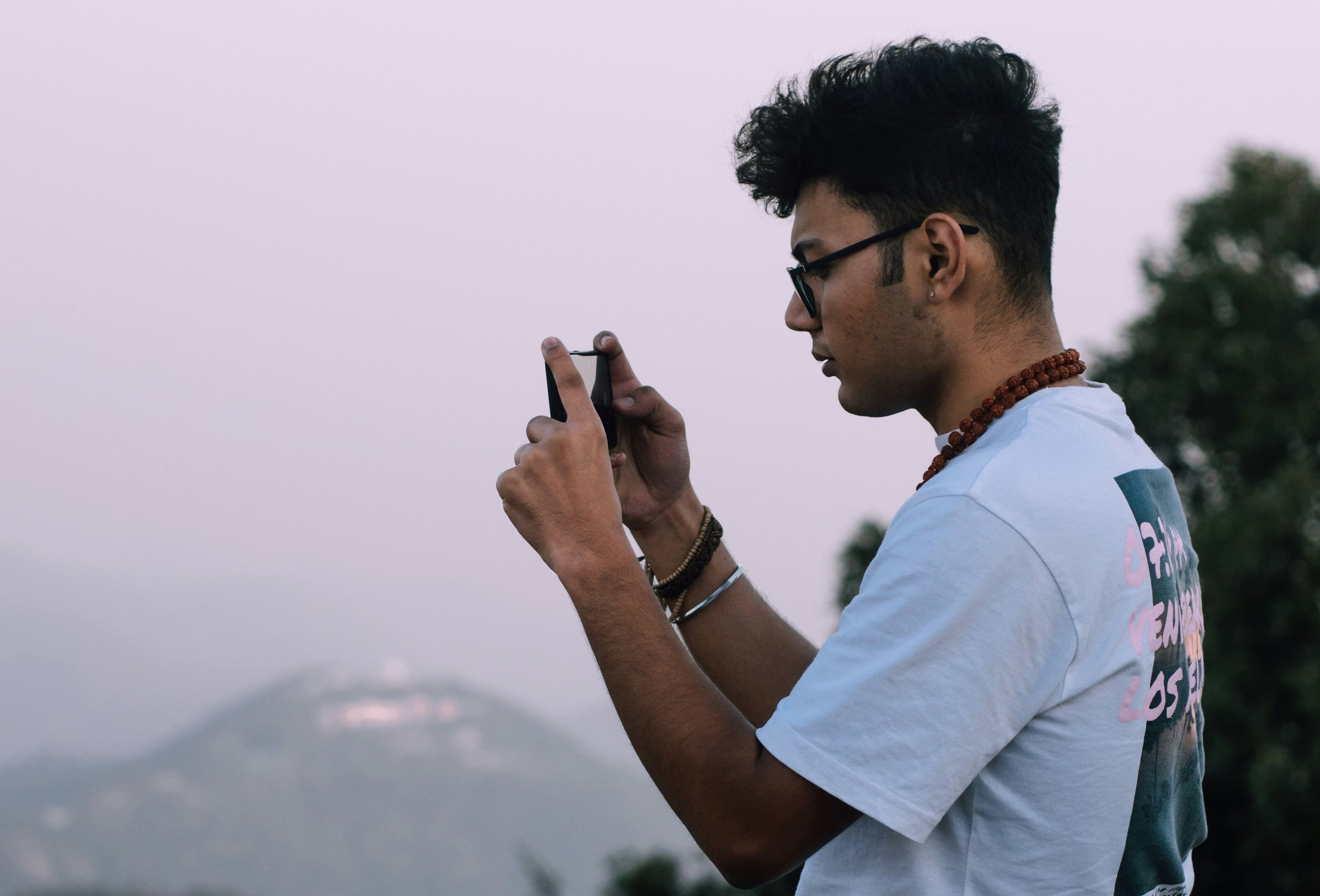 Parents urge national policy to curb students’ screen time