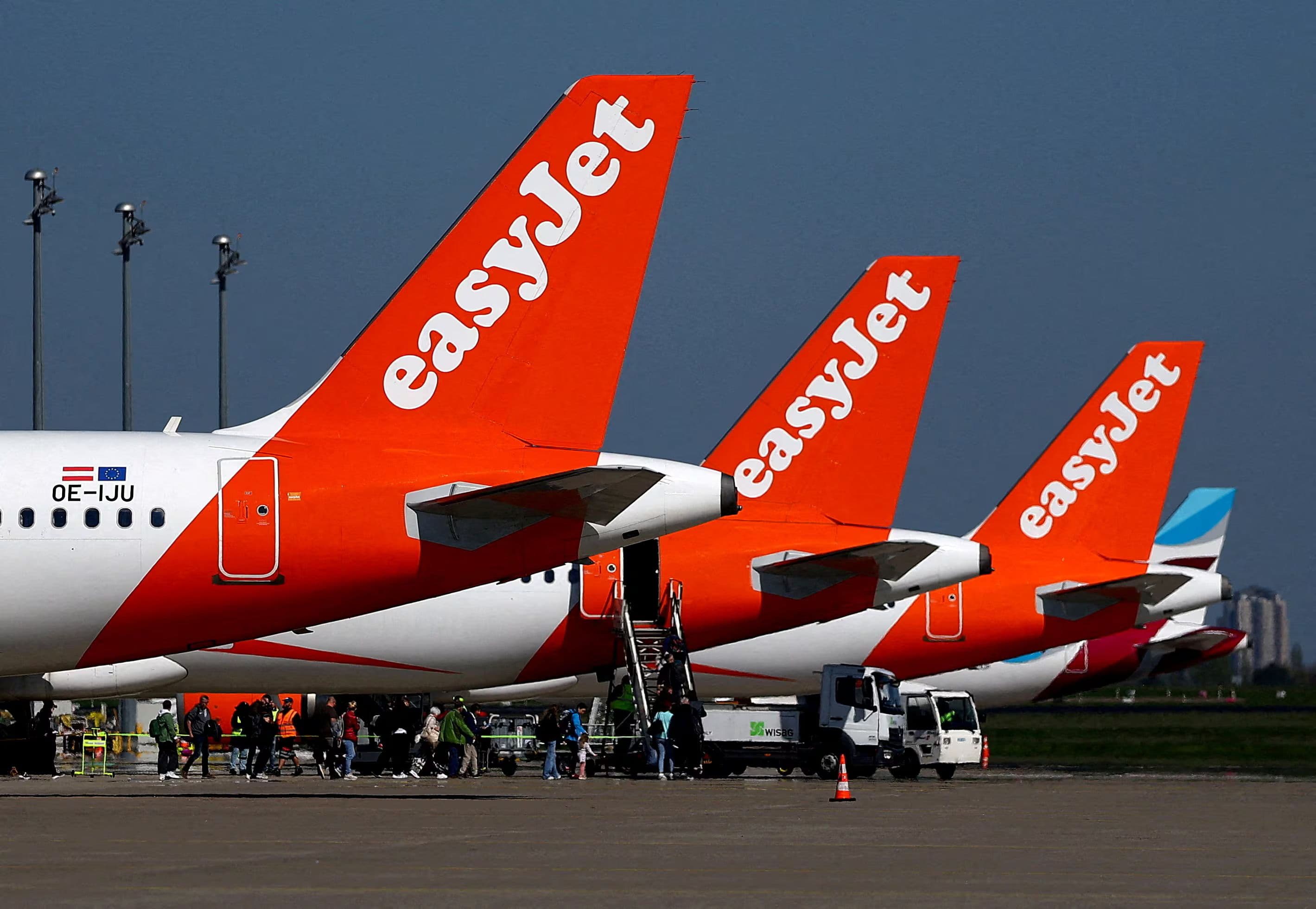 easyJet Takeover: Apollo Leads $7.7 Billion Bidding War