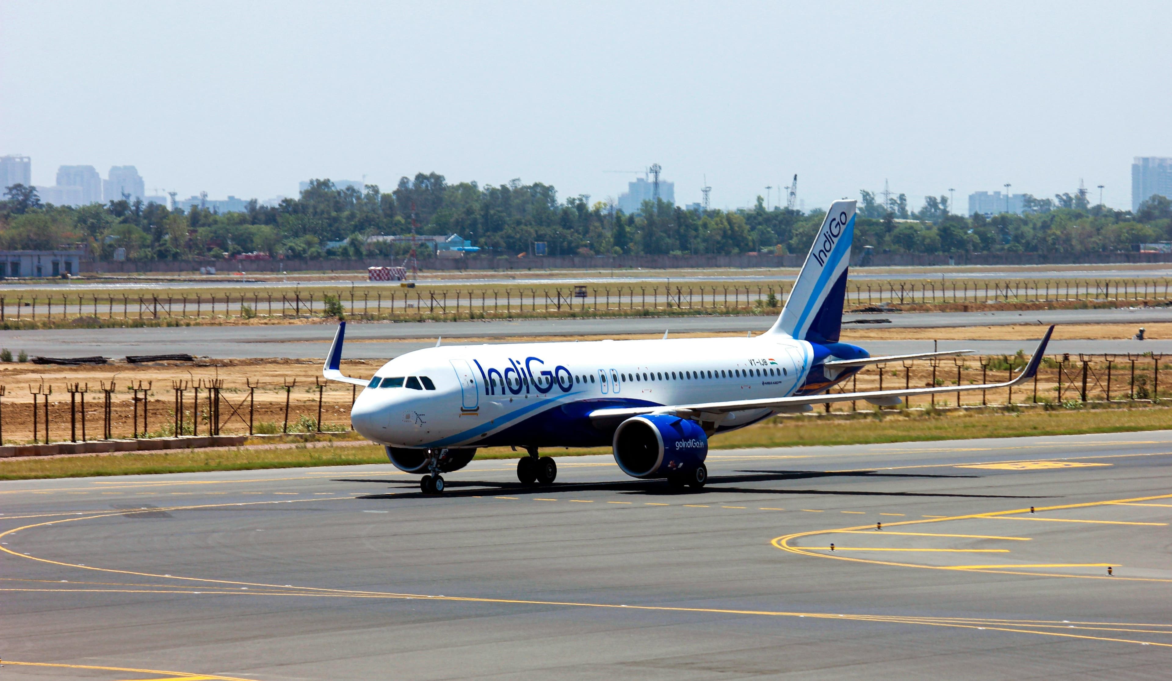 Govt orders 10% cut in IndiGo flights; CEO summoned